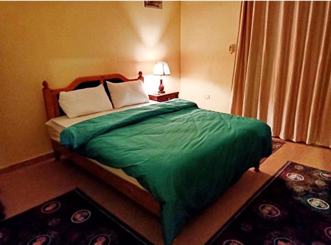 Kafret el-Gabal Golden Scarab Pyramids Hotel מראה חיצוני תמונה
