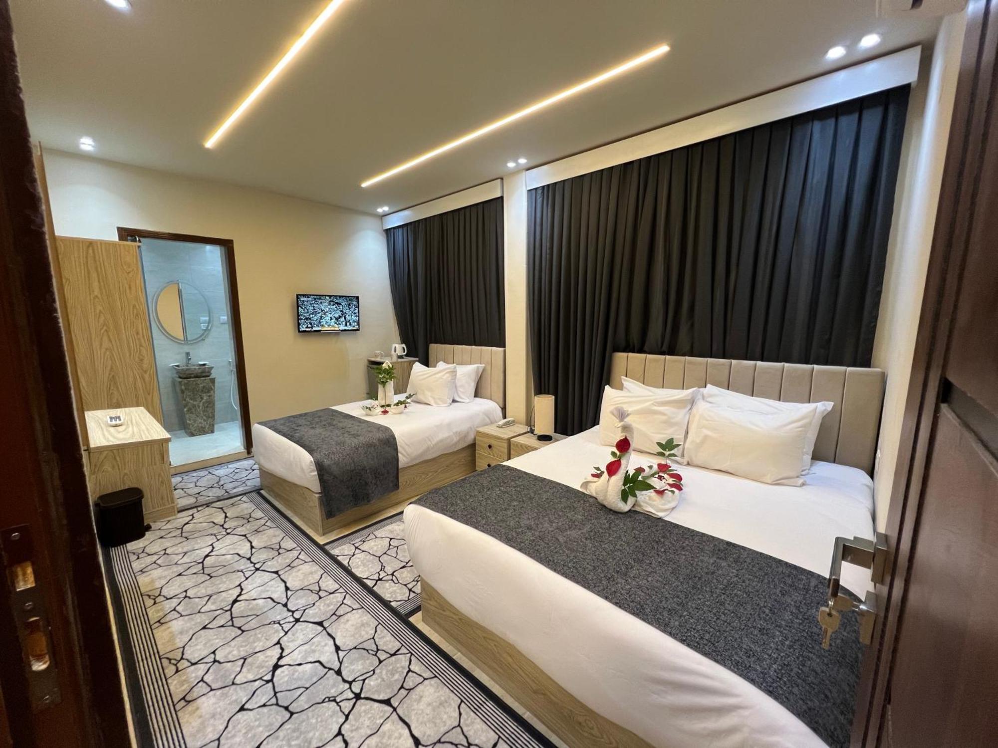 Kafret el-Gabal Golden Scarab Pyramids Hotel מראה חיצוני תמונה