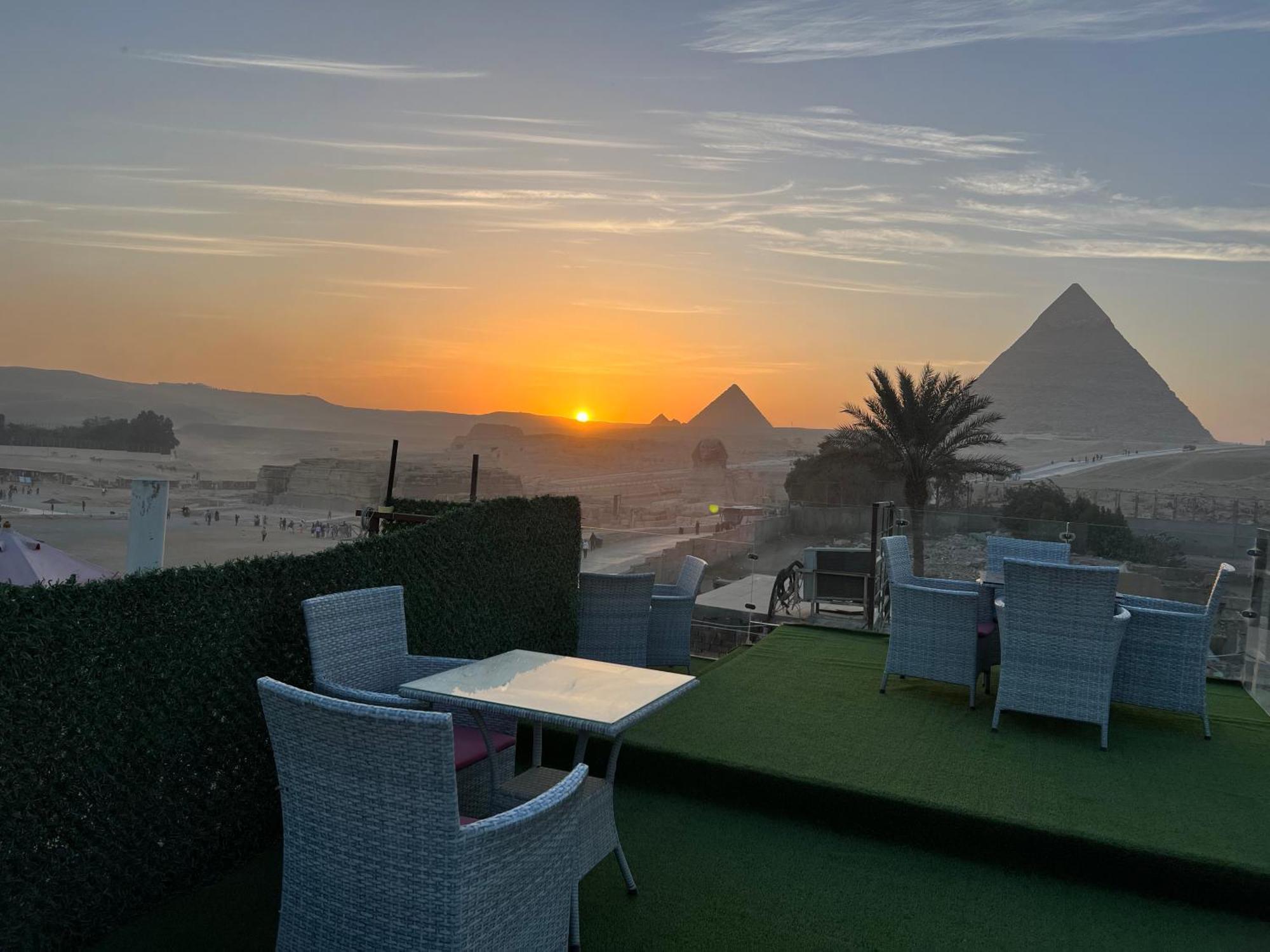 Kafret el-Gabal Golden Scarab Pyramids Hotel מראה חיצוני תמונה