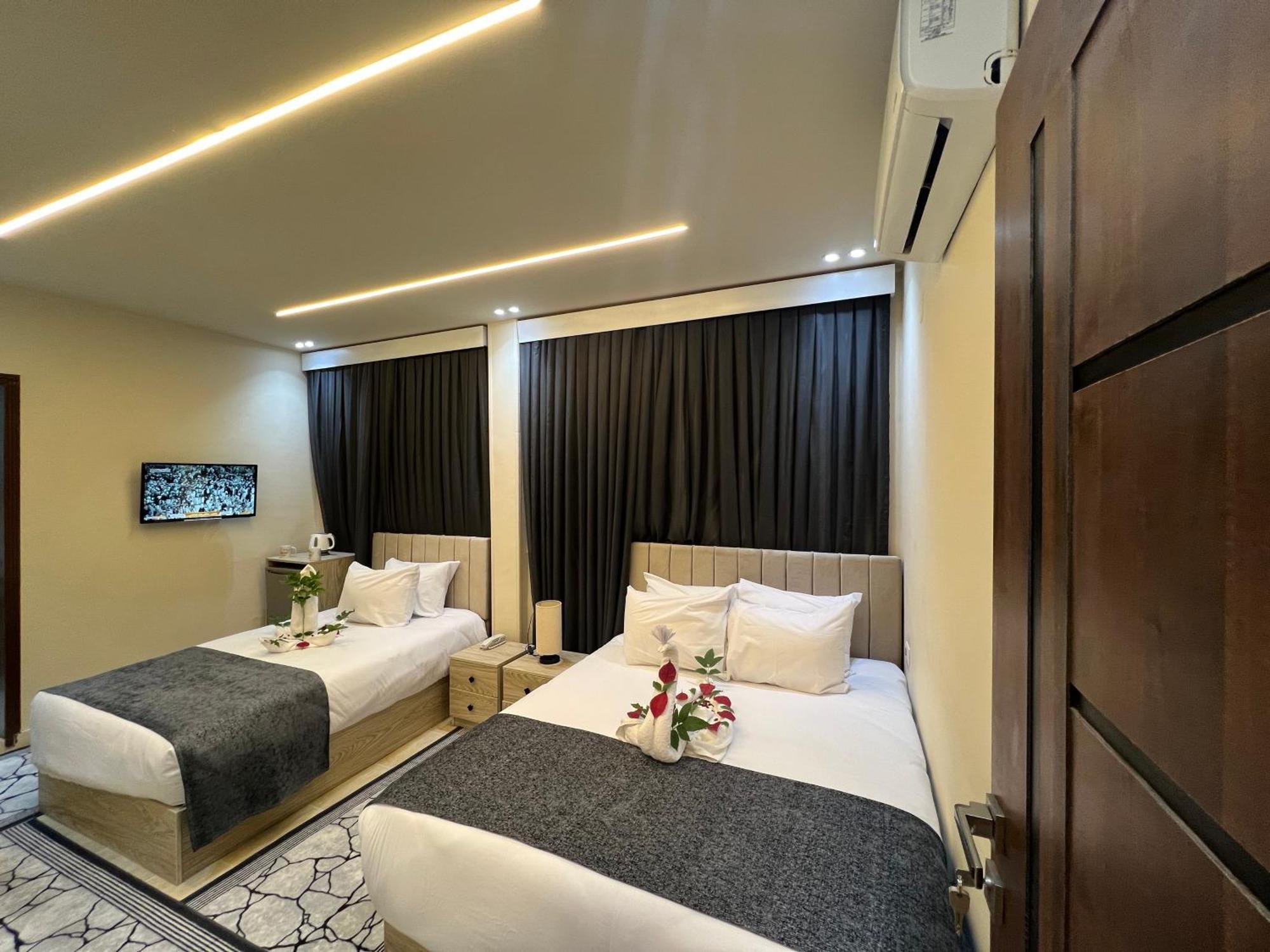 Kafret el-Gabal Golden Scarab Pyramids Hotel מראה חיצוני תמונה