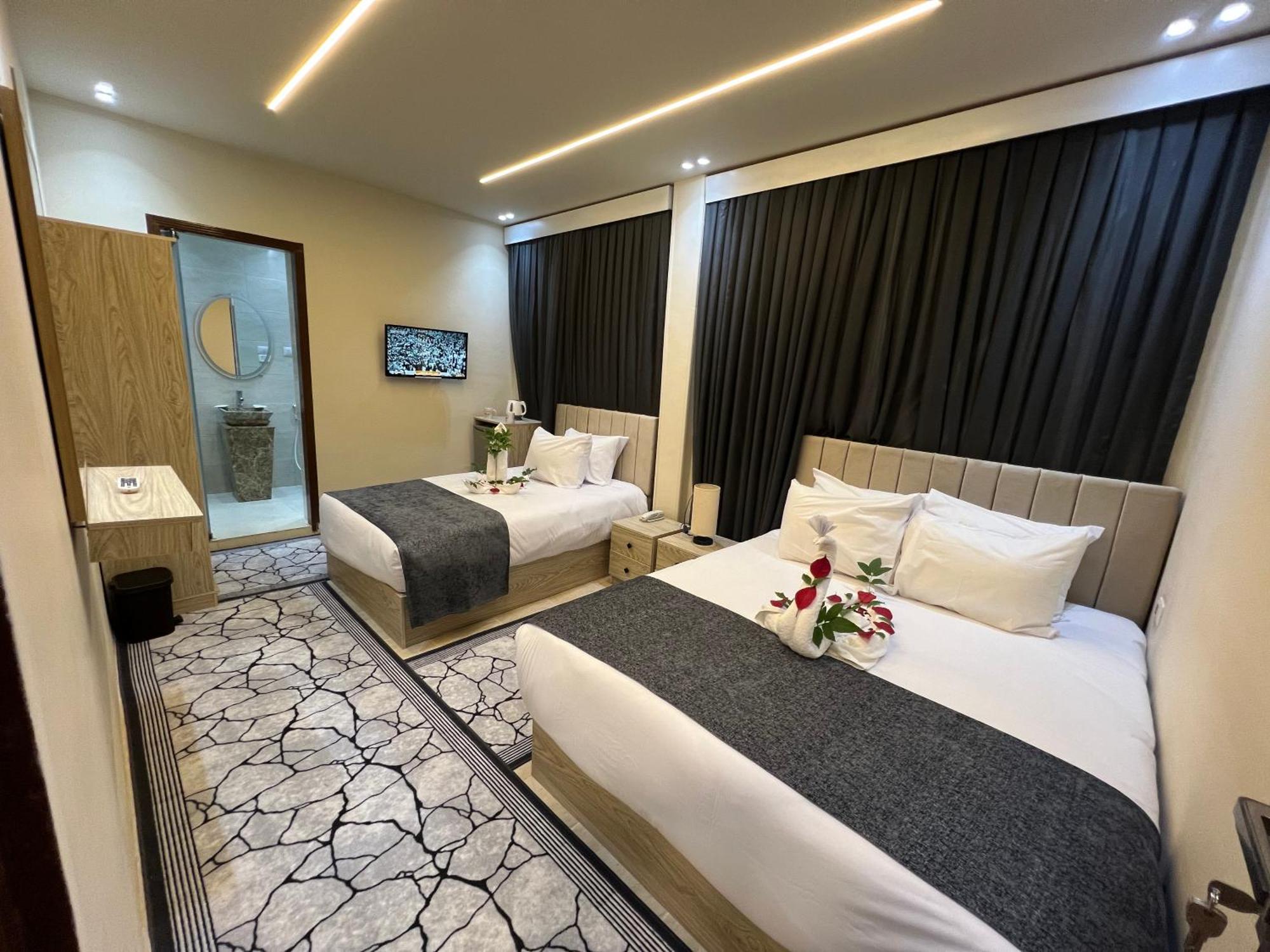 Kafret el-Gabal Golden Scarab Pyramids Hotel מראה חיצוני תמונה
