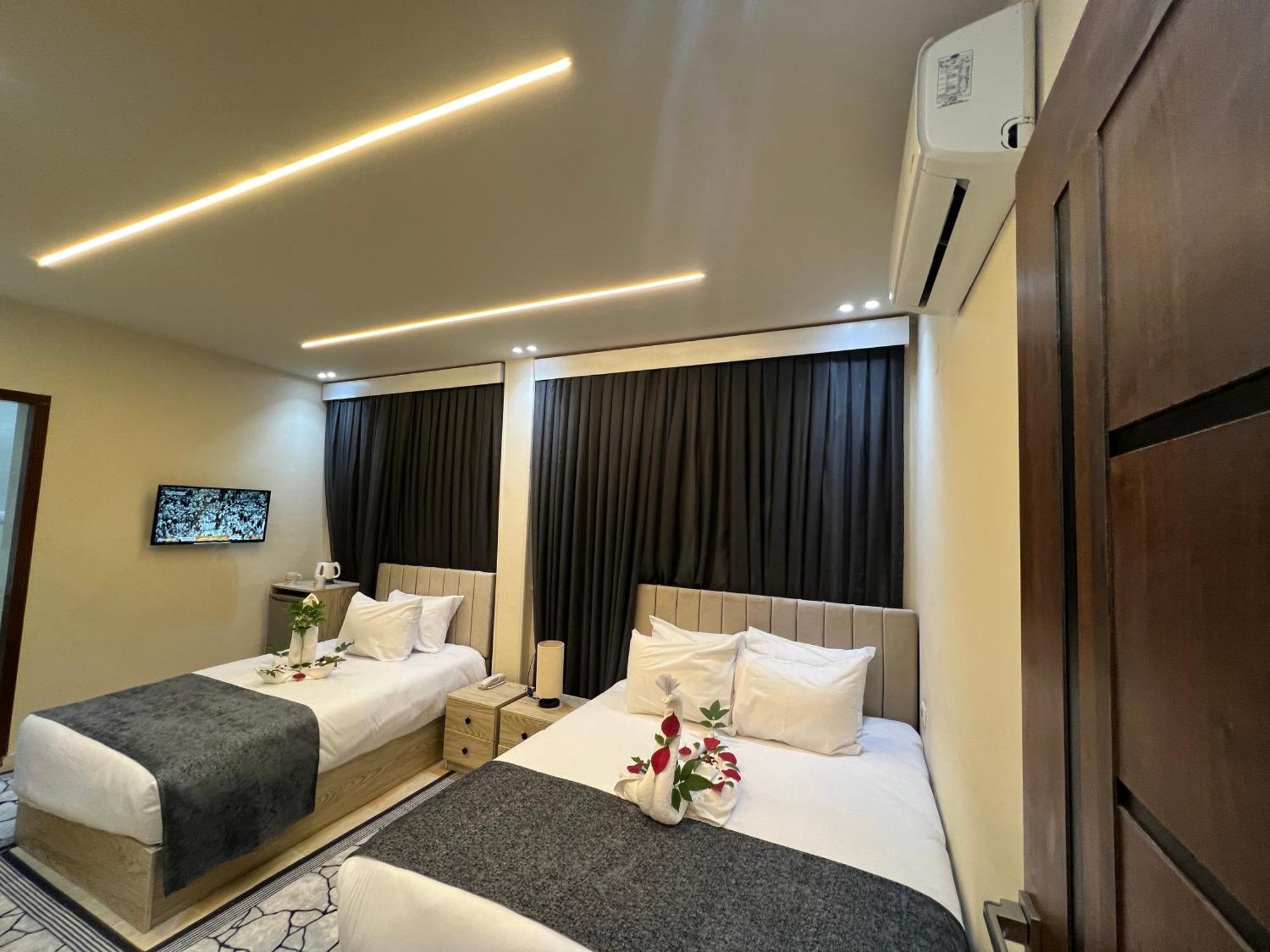 Kafret el-Gabal Golden Scarab Pyramids Hotel מראה חיצוני תמונה