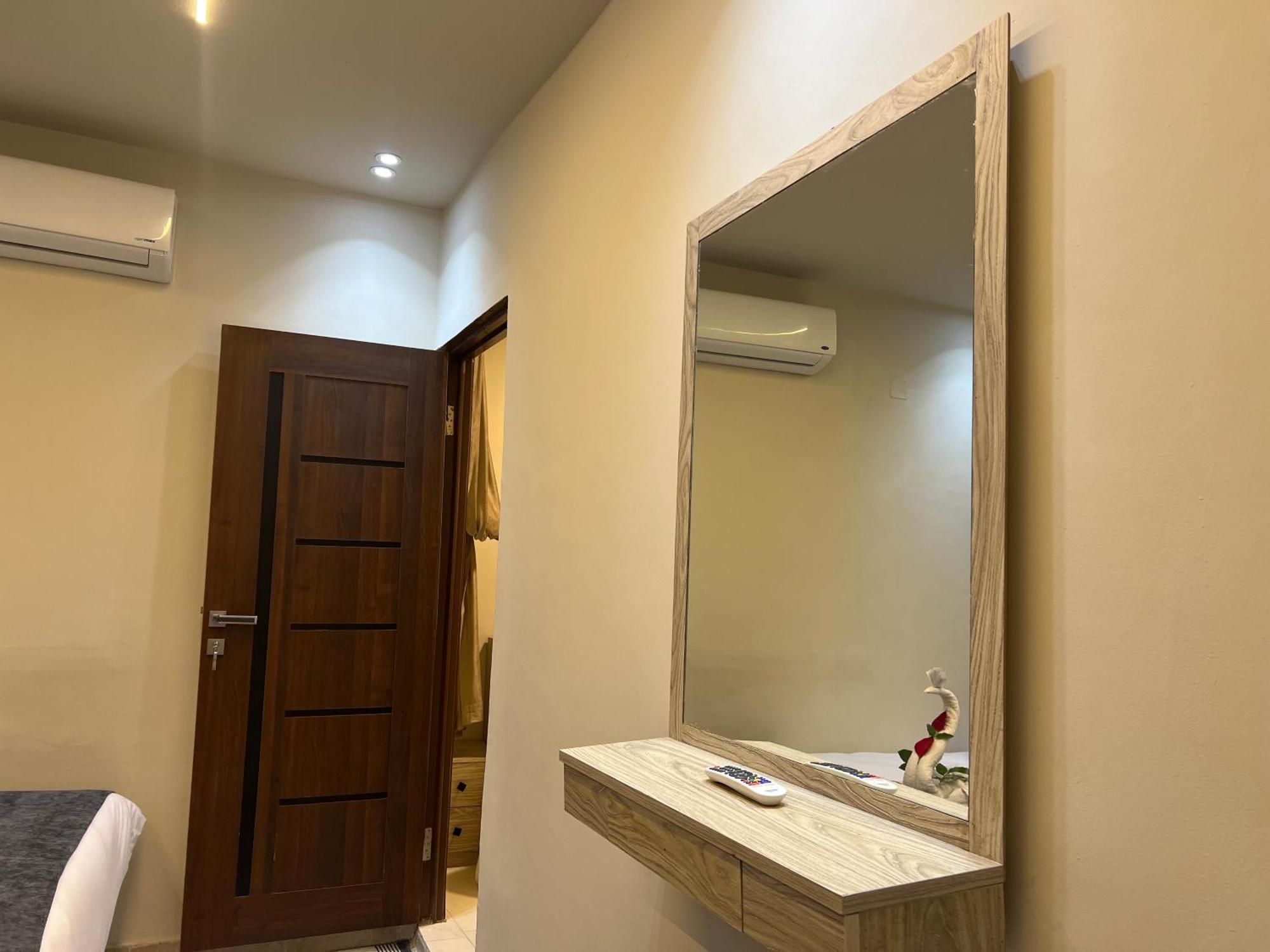 Kafret el-Gabal Golden Scarab Pyramids Hotel מראה חיצוני תמונה