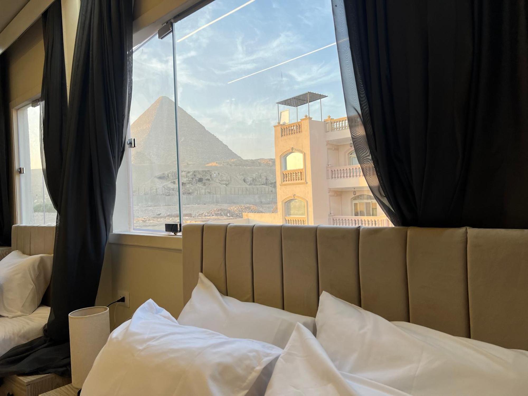 Kafret el-Gabal Golden Scarab Pyramids Hotel מראה חיצוני תמונה