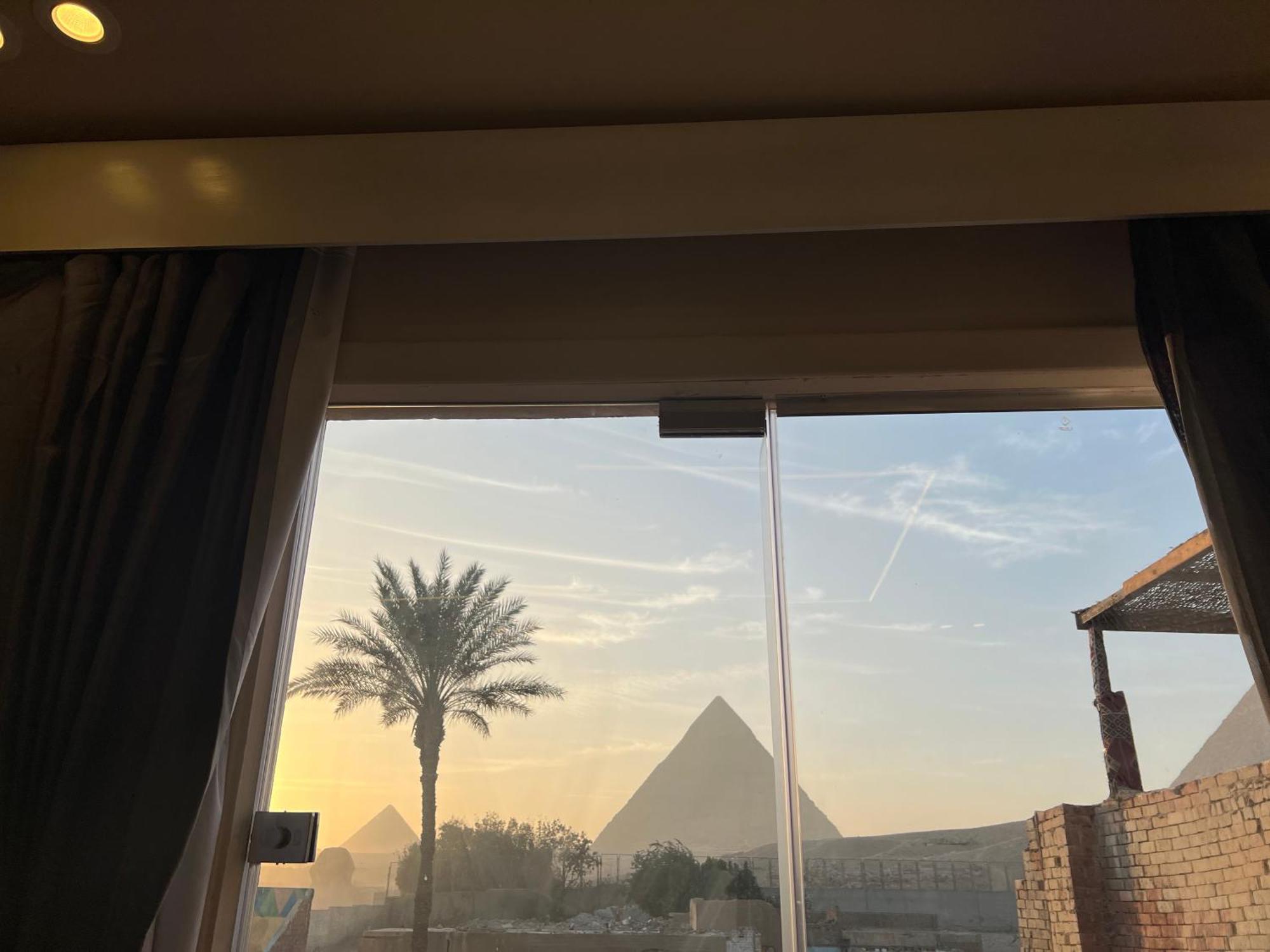 Kafret el-Gabal Golden Scarab Pyramids Hotel מראה חיצוני תמונה