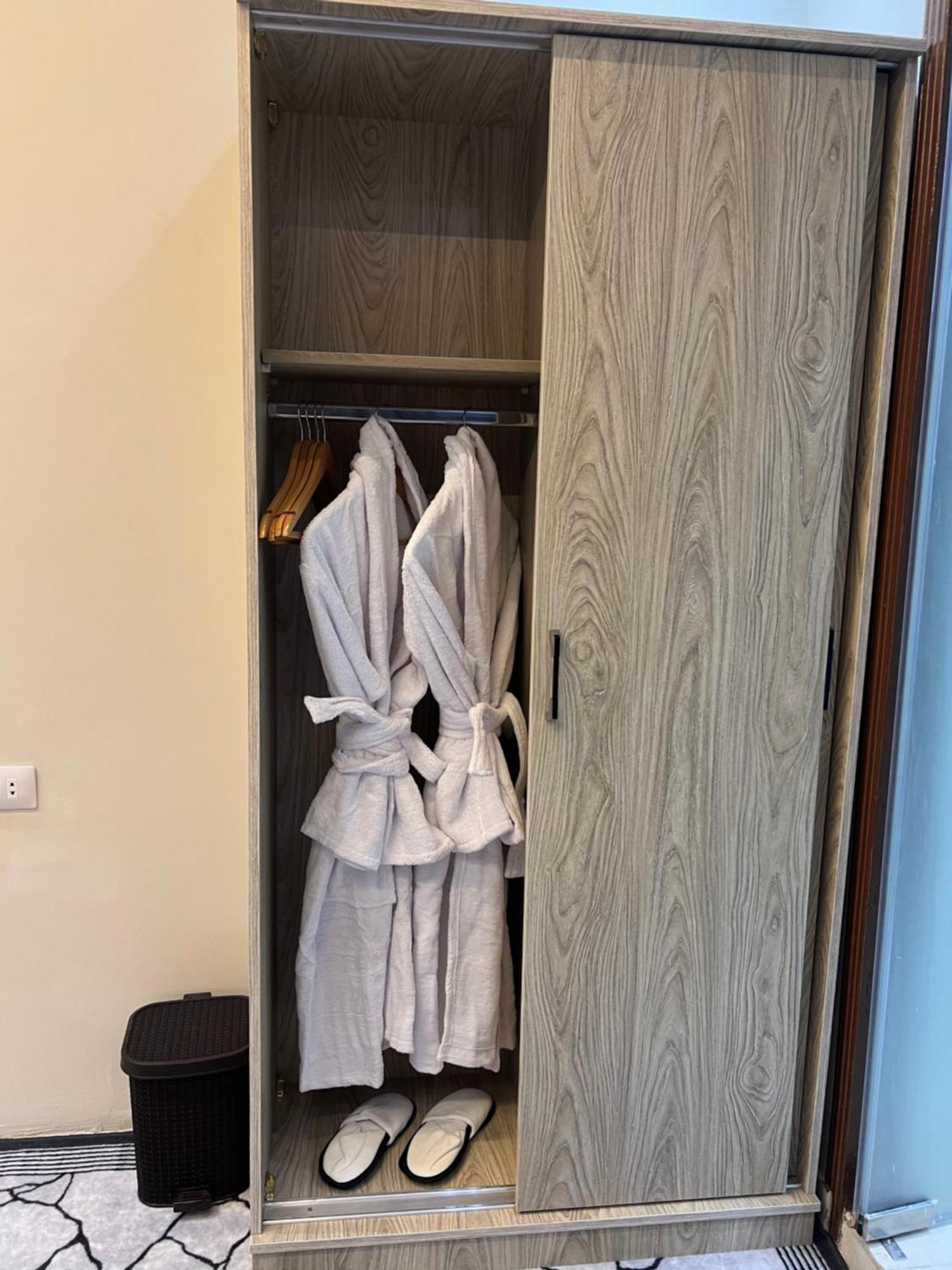 Kafret el-Gabal Golden Scarab Pyramids Hotel מראה חיצוני תמונה