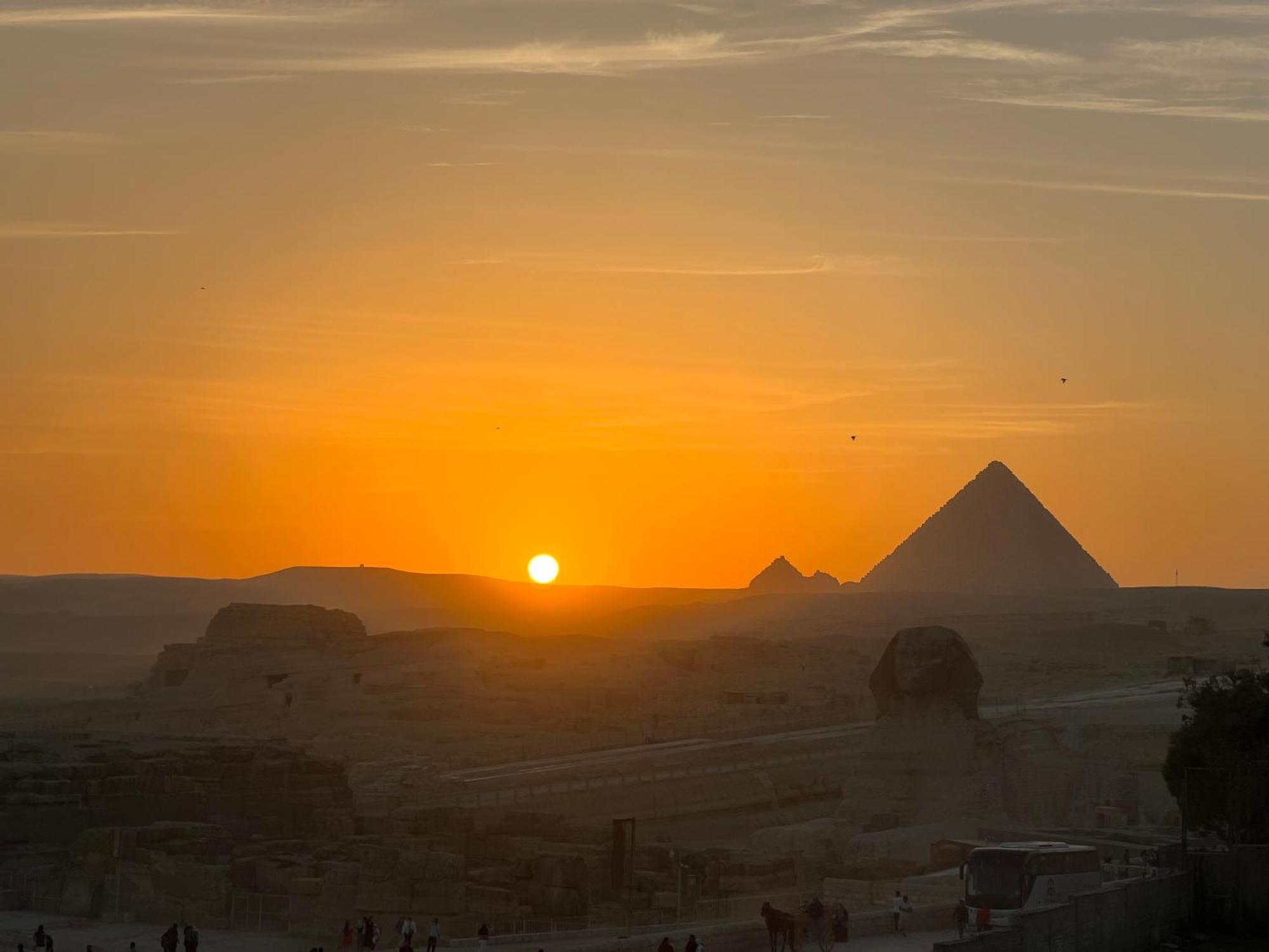 Kafret el-Gabal Golden Scarab Pyramids Hotel מראה חיצוני תמונה