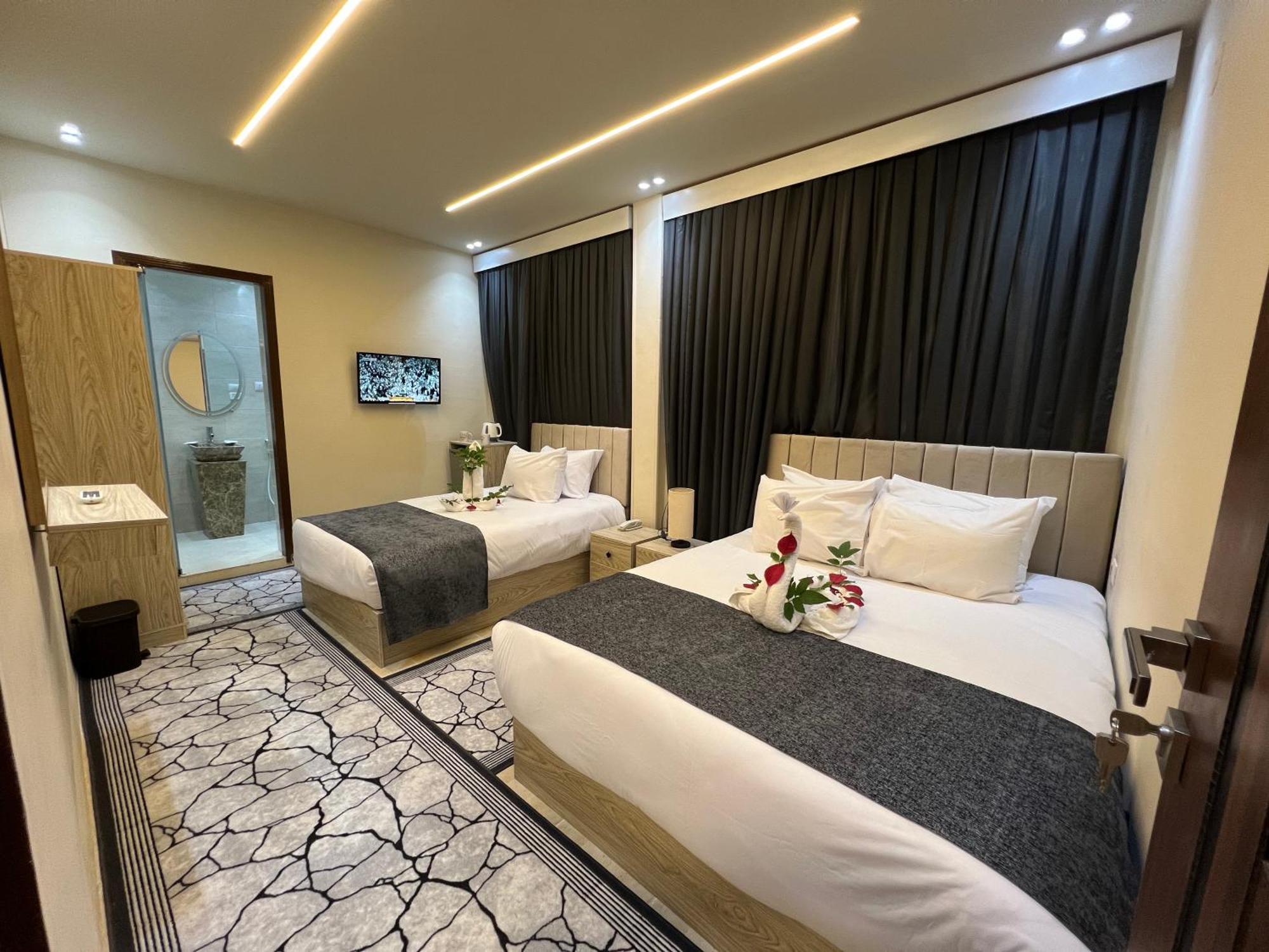 Kafret el-Gabal Golden Scarab Pyramids Hotel מראה חיצוני תמונה