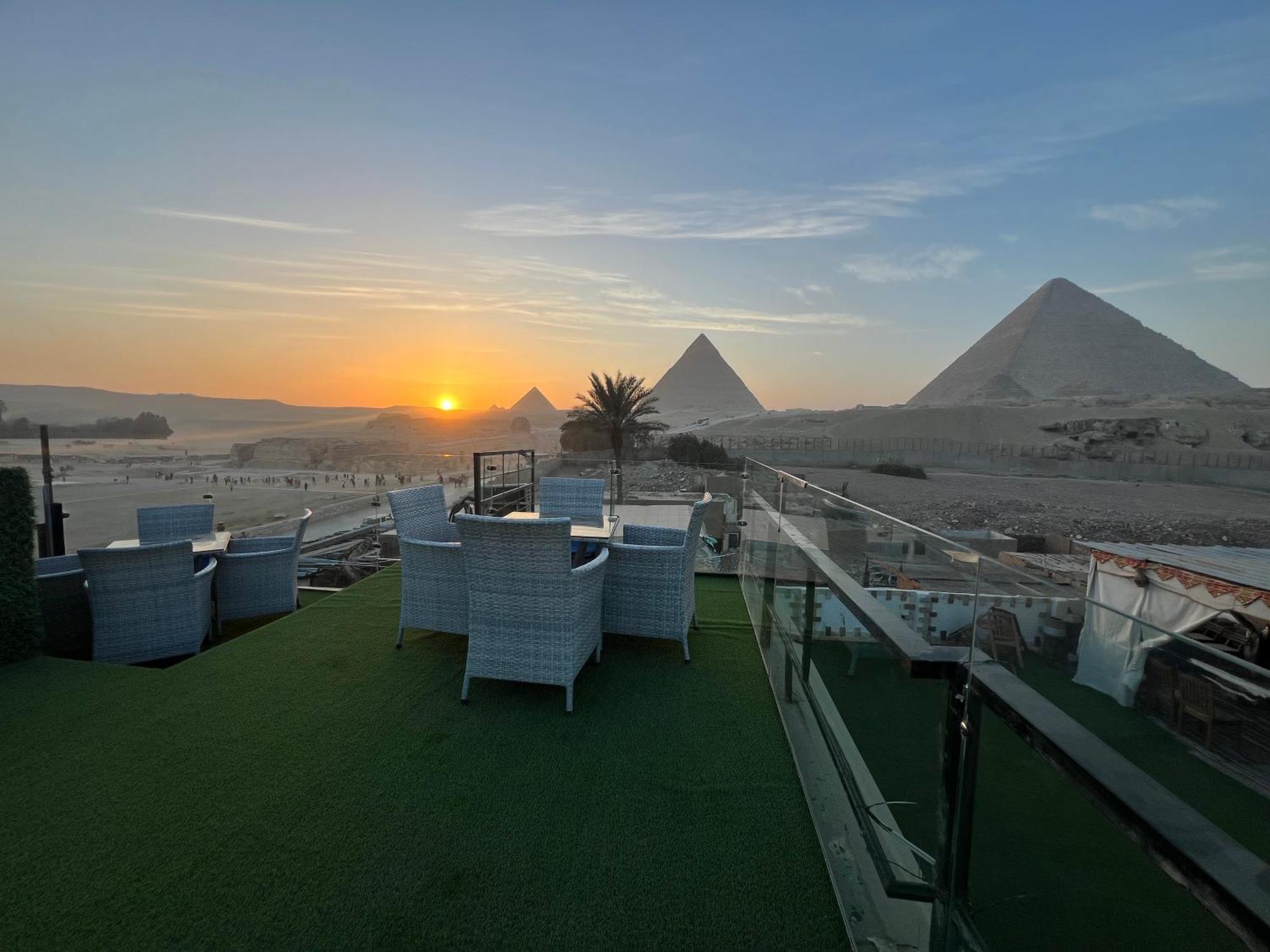 Kafret el-Gabal Golden Scarab Pyramids Hotel מראה חיצוני תמונה