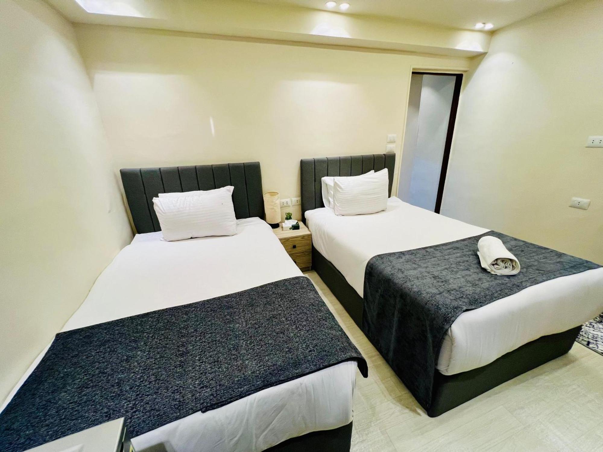 Kafret el-Gabal Golden Scarab Pyramids Hotel מראה חיצוני תמונה