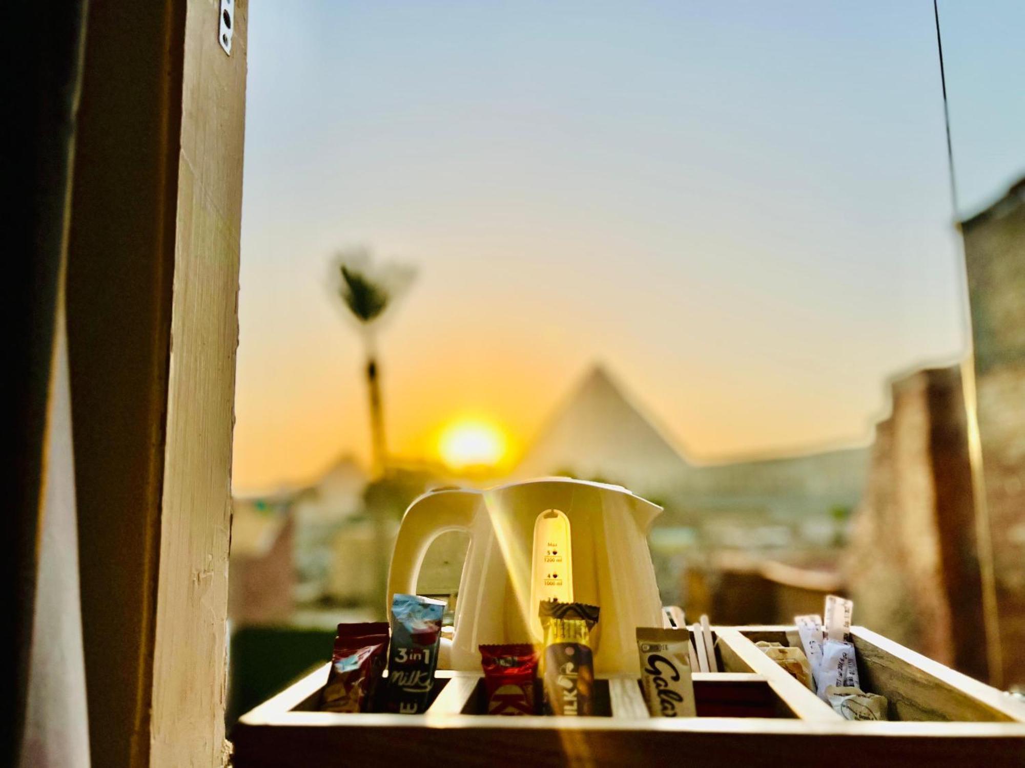Kafret el-Gabal Golden Scarab Pyramids Hotel מראה חיצוני תמונה