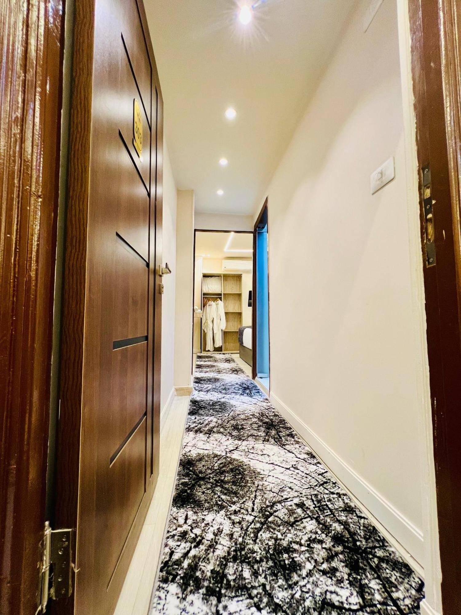 Kafret el-Gabal Golden Scarab Pyramids Hotel מראה חיצוני תמונה