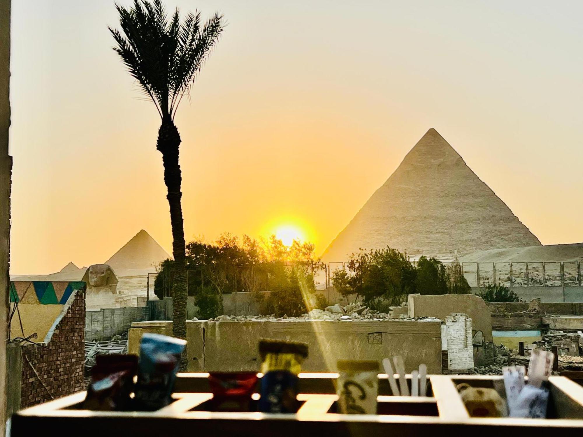 Kafret el-Gabal Golden Scarab Pyramids Hotel מראה חיצוני תמונה