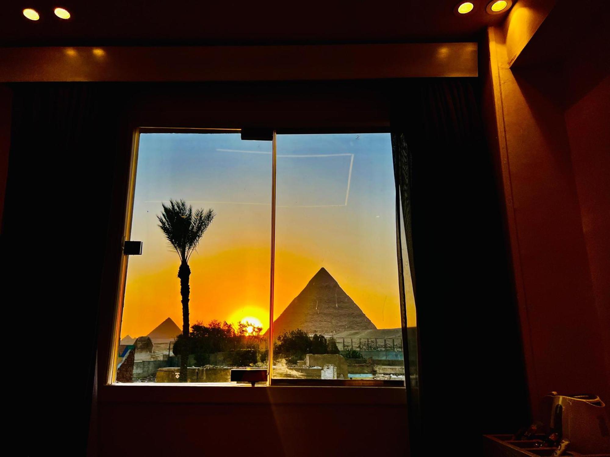 Kafret el-Gabal Golden Scarab Pyramids Hotel מראה חיצוני תמונה
