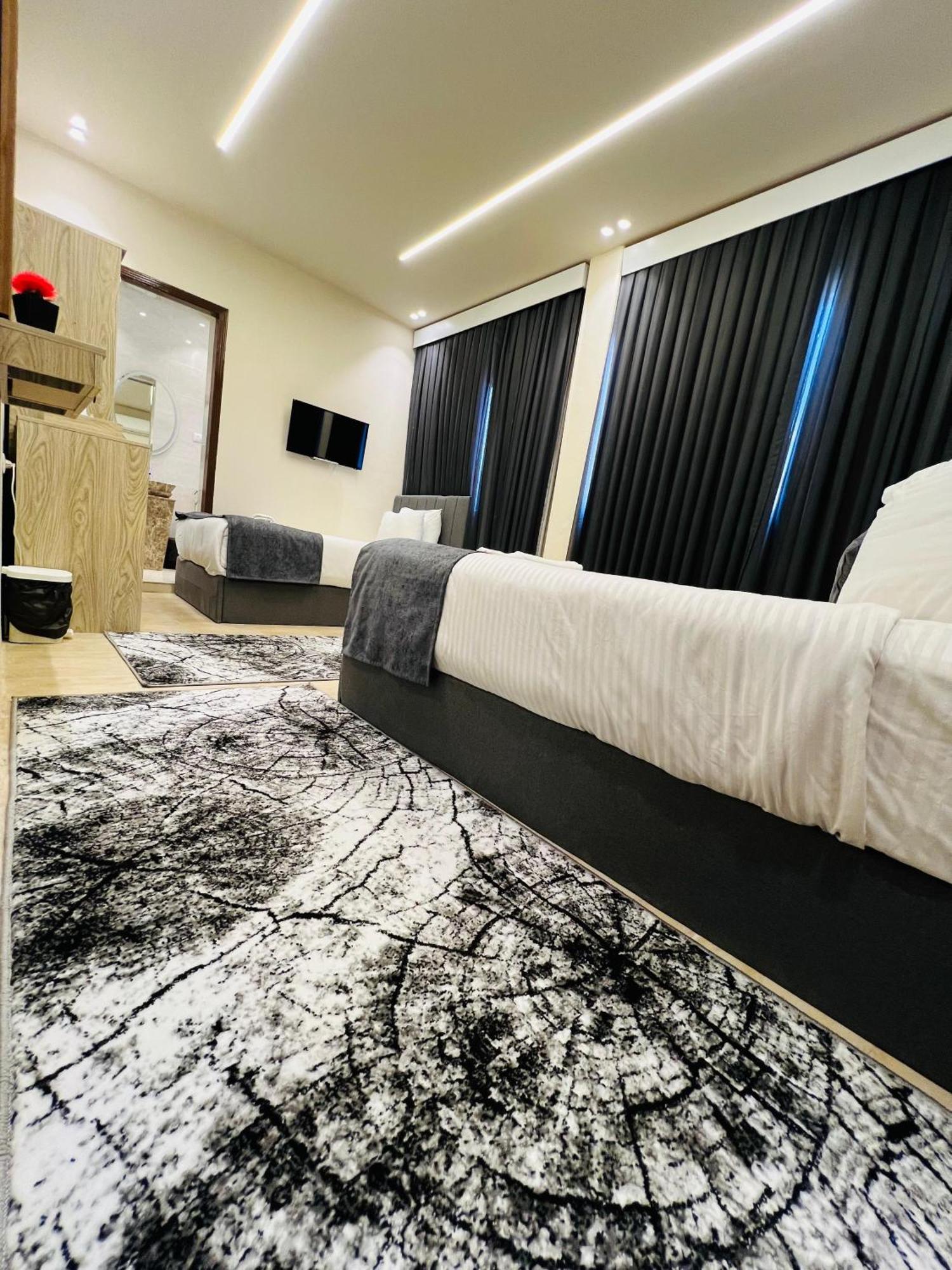 Kafret el-Gabal Golden Scarab Pyramids Hotel מראה חיצוני תמונה