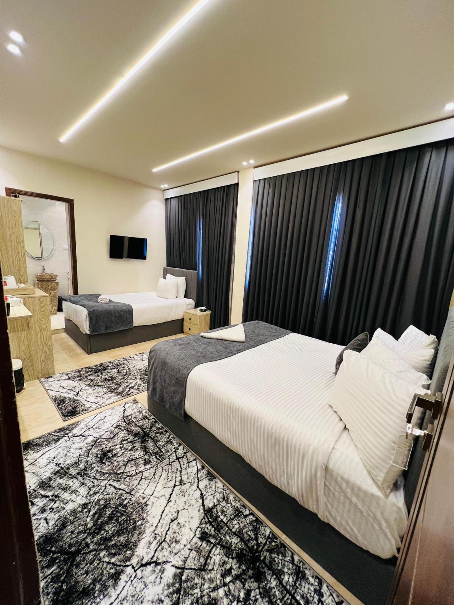 Kafret el-Gabal Golden Scarab Pyramids Hotel מראה חיצוני תמונה
